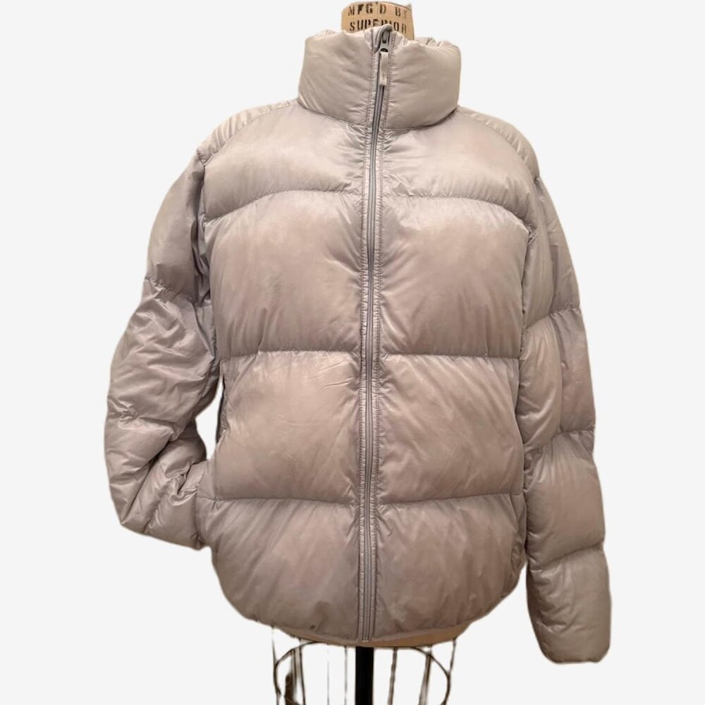 Uniqlo Ultra Light Weight Ultra Warm Down Puffer - Picture 2 of 12